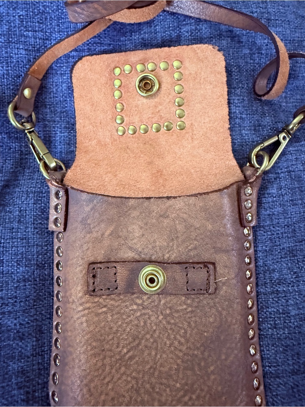 Campomaggi EMATITE
Mobile phone case in beige leather with rivets - Picture 6 of 6